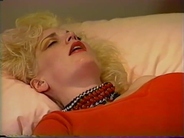 Vintage Usa: 보지에 흑인 자지를 따먹는 섹시한 금발 거유 여자