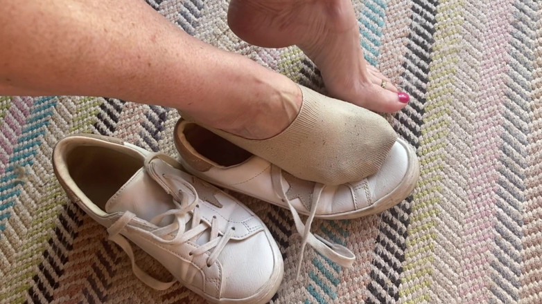 Mr MF: Mrs Mature Feets Stinky Socks Come off After a Long...