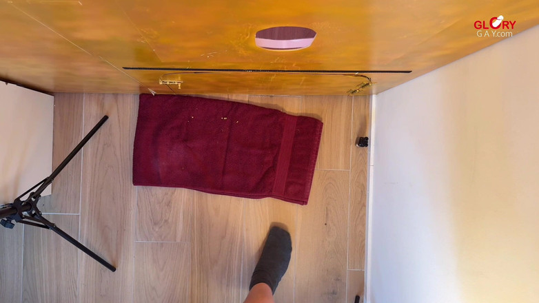 GLORYHOLEGAYS: 欲火中烧的继父射在饼干上。最后我吃掉了整个精液填充的精液