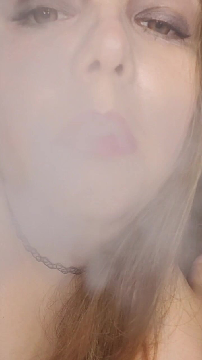 LioEst: Sahibenizden sigara içme videosu
