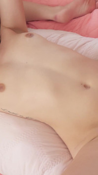 Adria rae und ihre beste freundin rosalyn haben einen dreier und tauschen sperma aus