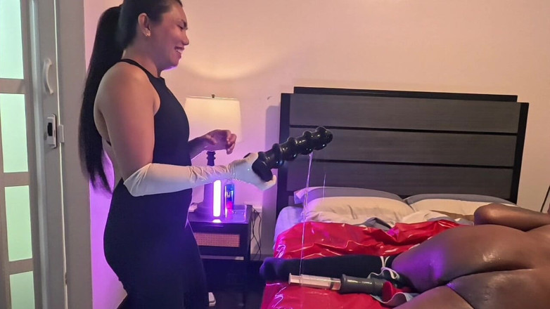 DominaFireOfficial: Aziatische Femdom Anaal Vuistneuken En Vastpinnen