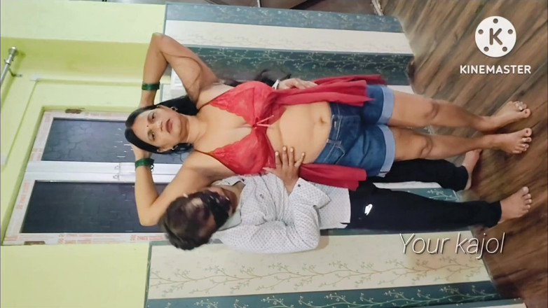 Lustykajolbhabhi: ความเยาว์วัยของกาโจลภับหีในกางเกงขาสั้นยีนส์