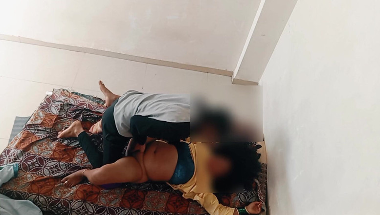 Harder299: Pasangan erotis india lagi asik ngentot habis-habisan Istri tetangga desi...