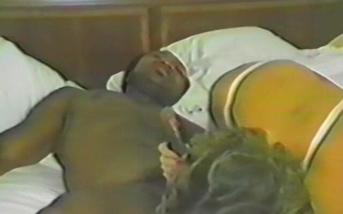Homegrown Vintage: Caseiro interracial fodendo