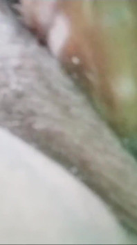 Une MILF philippine sexy fait de la crème avant de baiser