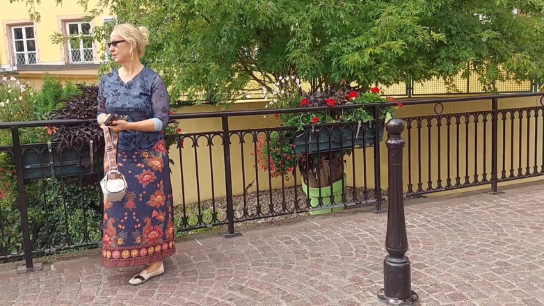 Selena701: Amatör Sarışın Olgun Eş Ayak Tapınması ve Köpek Stilini Seviyor