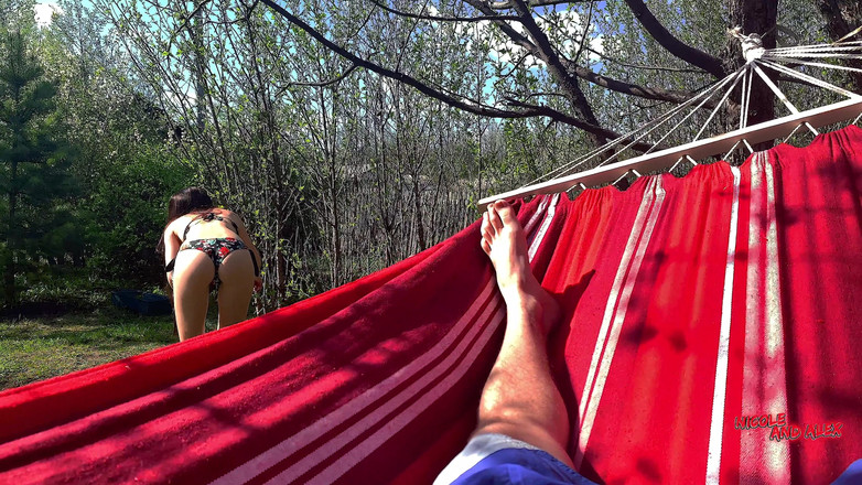 NicoleAndAlex: Üvey erkek kardeşim beni gözetliyor ve götüme mastürbasyon yapıyor