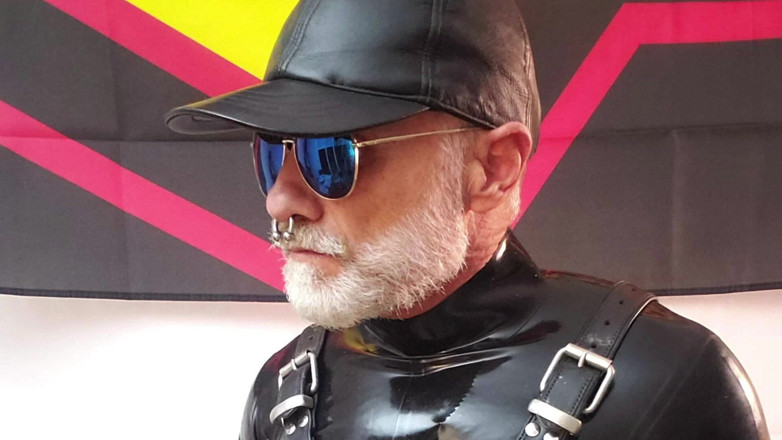 MusclesCigarsFFPig: The Rubber Smoker