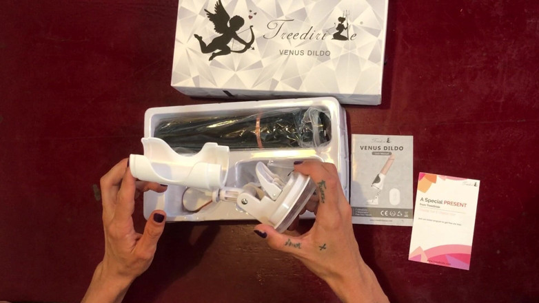 Goddess Maya: Membuka kotak Elektrik Dildo Realistik