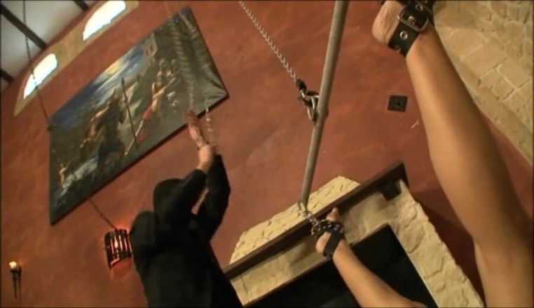 Absolute BDSM films - The original: Allungamento dei piedi umiliante nel uscire