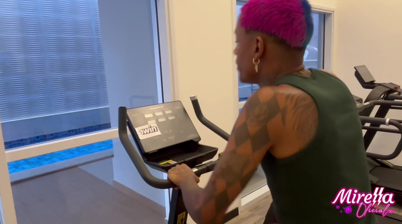 Mirellaoficialx: 저는 Smart Fit의 마른 실리콘 스타일 소녀입니다