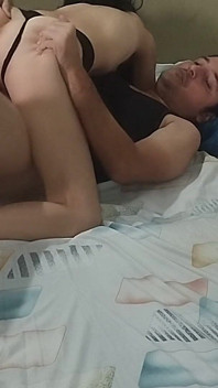 Dívka z Tinderu jezdí na mém penisu bez kondomu