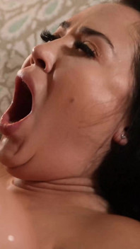 想要干我的继母的欲望终于有了回报