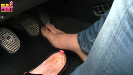 Foot Fetish HD: Petra revving