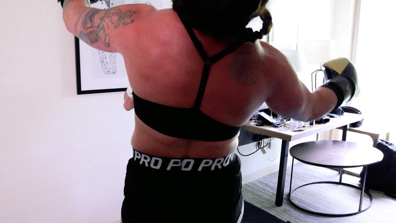 Simone Steele: Boxe avec Simone Steele et Ecko Belle