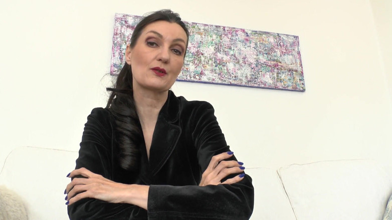 Lady Victoria Valente: Moje długie niebieskie paznokcie sprawiają, że jesteś słaba, JOI, Lady Victoria...