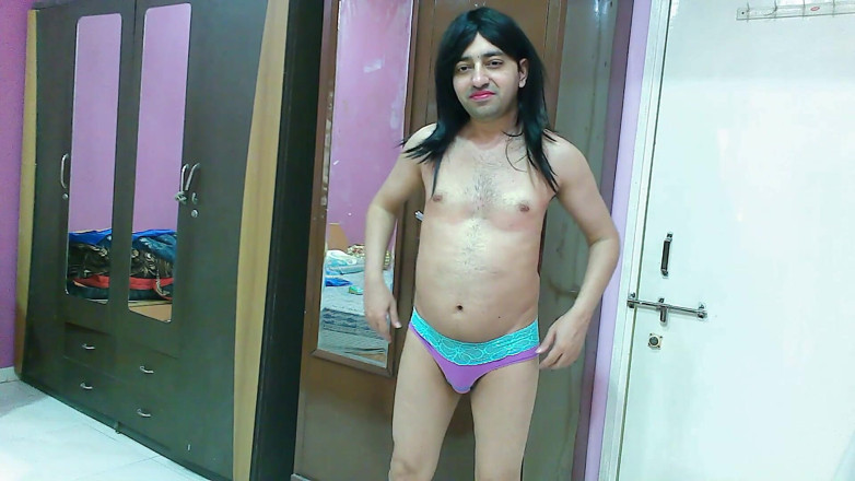 Cute & Nude Crossdresser: Sladká Sissy Crossdresser Femboy Sladká lízátka, Chcaní, Pití a Sprchování