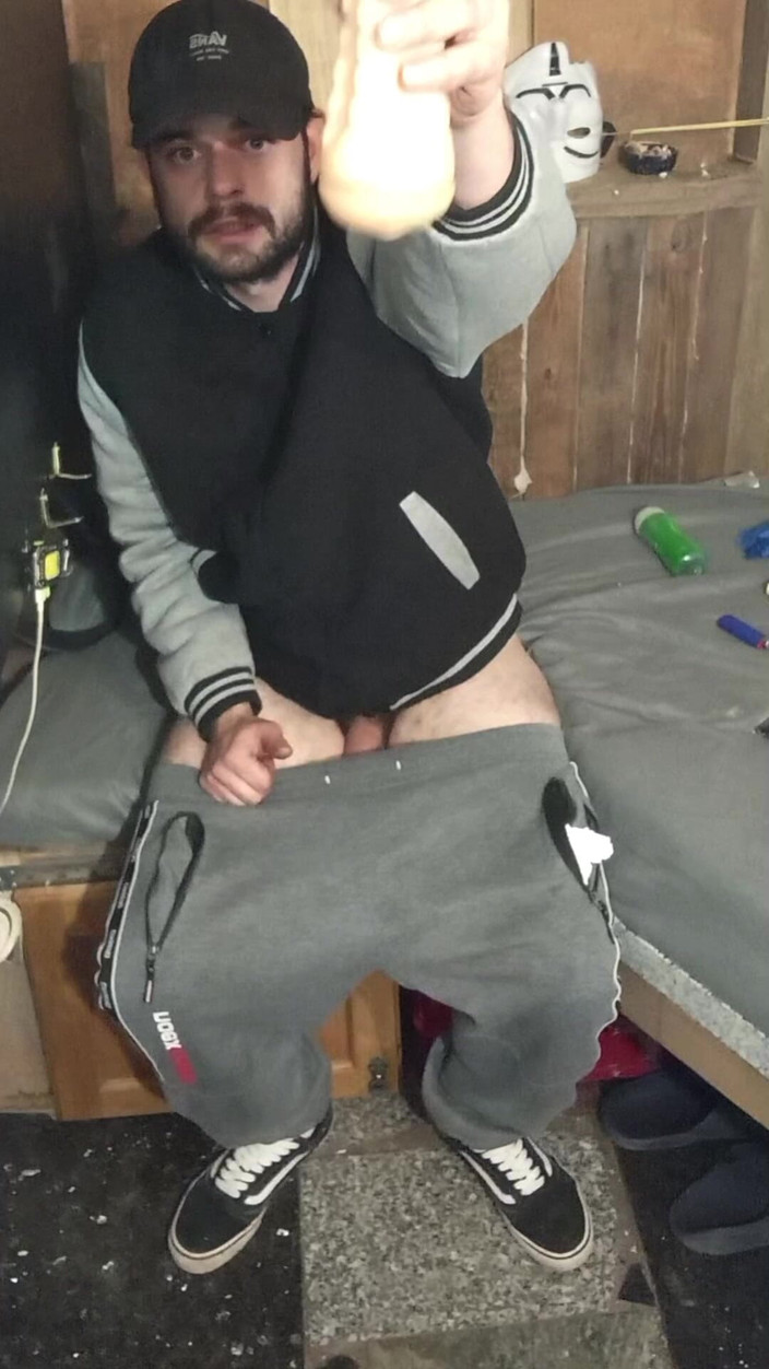 jerkofflover: Mastürbasyon Yapmak Için Gittiğim Yerde Boşalma Ve Ayrıca Kontrol Yaptığım...