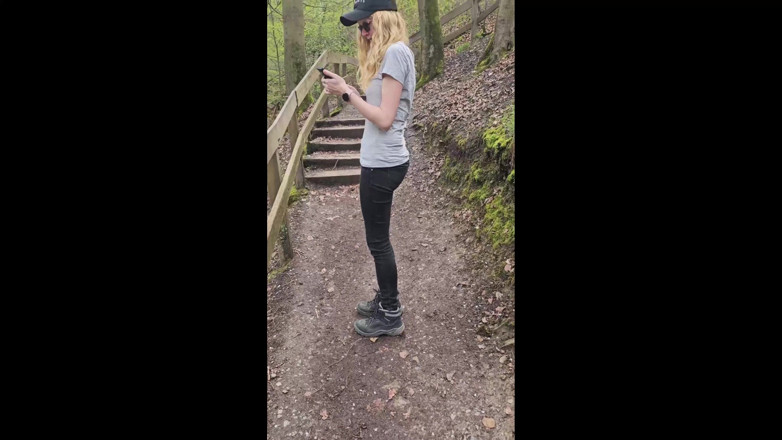 Bikergirl_97: Wanderung Endet Mit Autofick Und Wir Wurden Erwischt!