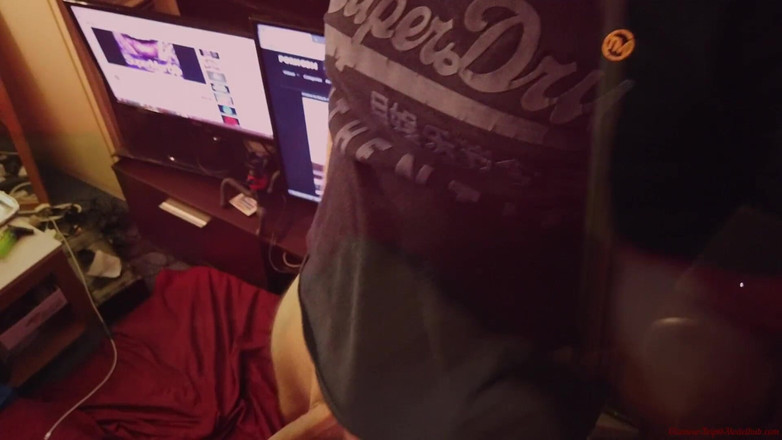 Glamour: 坏屁股假阳具帮助我的tinder约会对象砸我的洞。第一部分