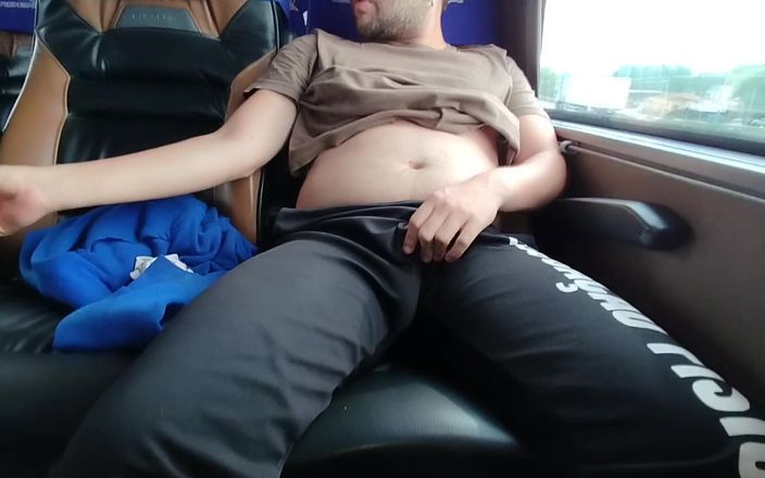 Marcosninfo: Chlap přišel na moje sedadlo v autobuse a dal si...