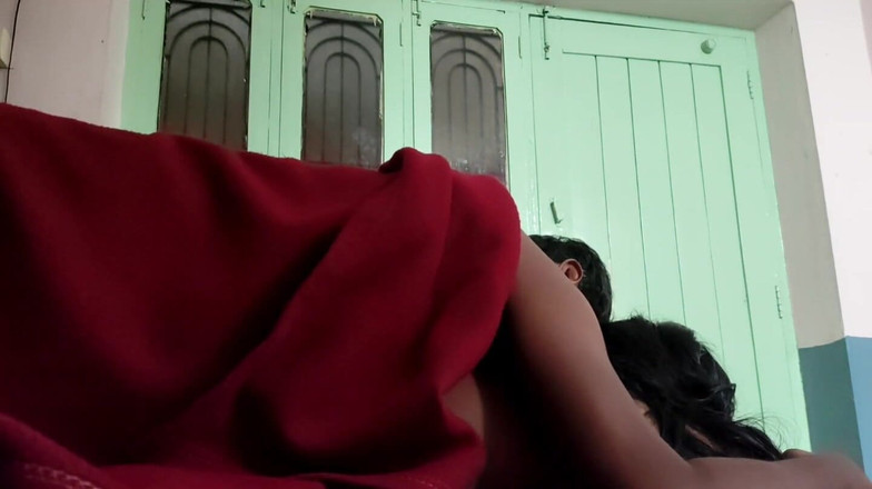 Hindiaudioadda1: Sexo anal debaixo do cobertor