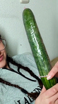 Nur mitglieder, gurke masturbiert