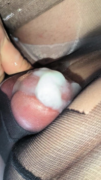 Wylałem Gorącą Spermę Na Czarne Rajstopy I Białe Koronkowe Majtki Skradzione Od Małego Kolegi Z Klasy