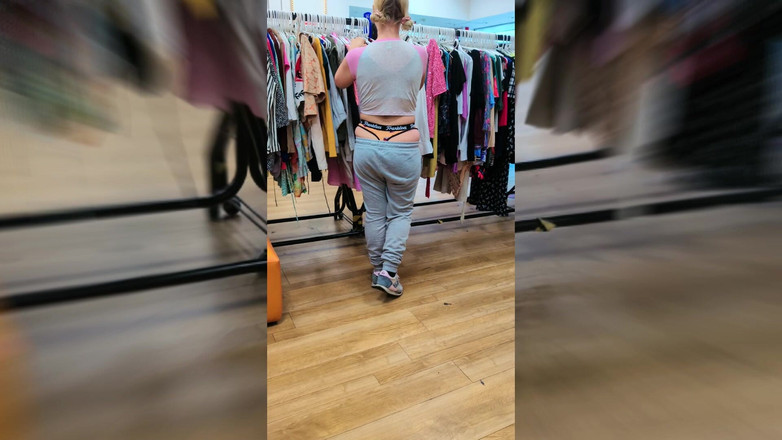 JessieHH: Nachytala ho, jak se na mě plíží a nakukuje na...