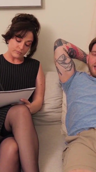 Mi terapeuta culona me seduce ¡La follo duro y duro en su oficina! Elise Mckenna, Steve Rickz