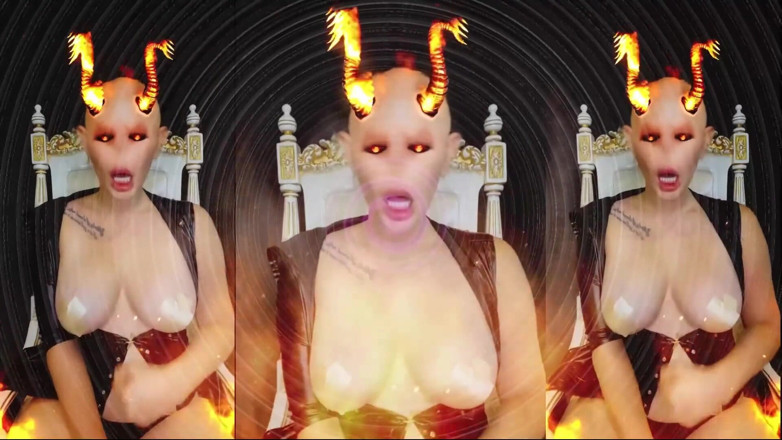 Goddess Misha Goldy: Я твоя хтива нова релігія і новий темний Бог всередині твого слабкого слухняного розуму!