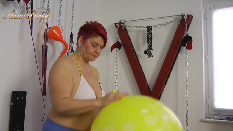 Anna Devot: The ride on the huge yellow balloon