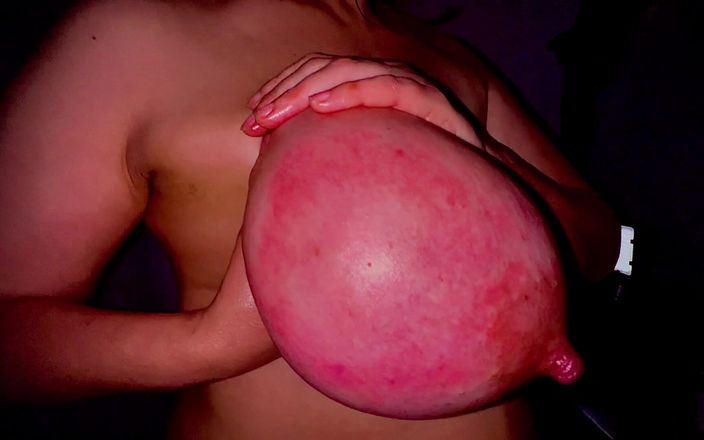 VeeVee Vixen: 熟女乳房摧残4