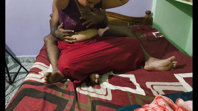 Sexy sindu: Làm tình với ngực áo