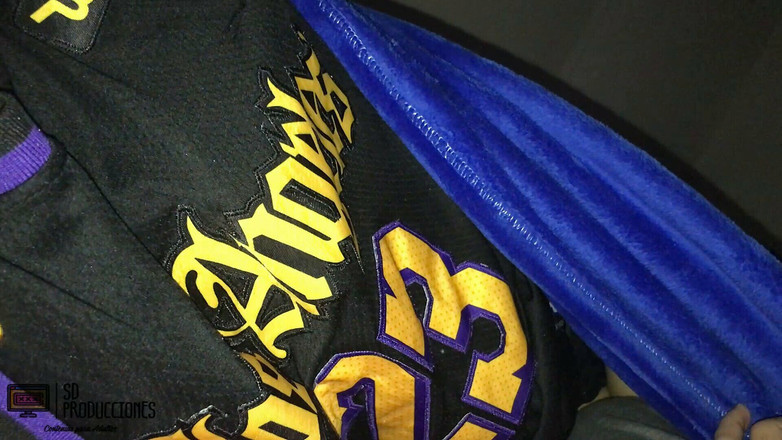 MAFELAGO: Šukám svou děvku nevlastní sestru, zatímco leží