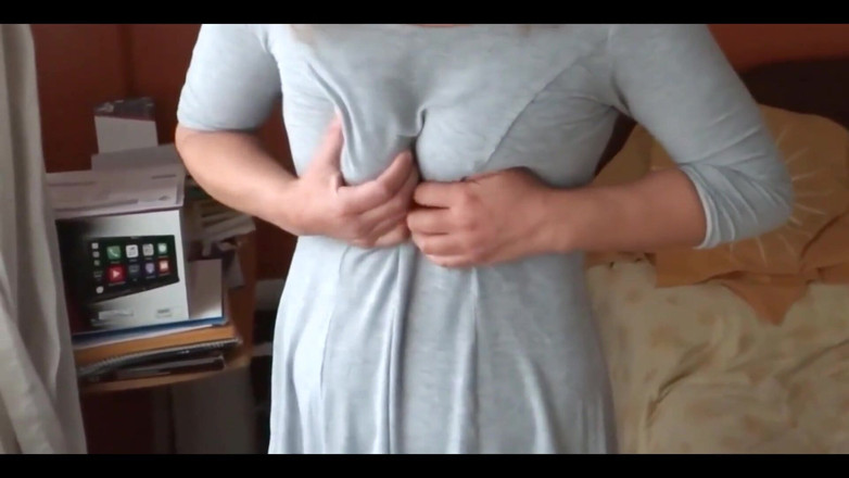 Ardientes69: 하녀의 남편 앞에서 내 마누라를 보여주고, 그녀가 자신을 만지는 동안 녹음해 달라고 부탁하고, 자위를 시작해