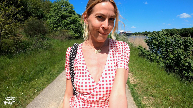 Miley Weasel: Horny Blonde with Plug in the Ass Gets It on...