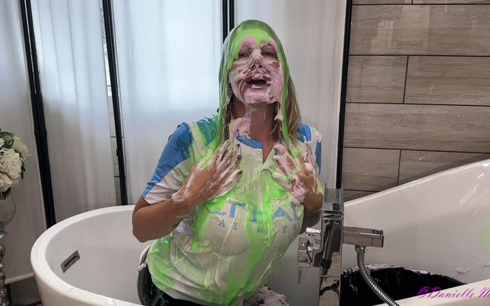 Danielle Maye: Sploshing cu Dani
