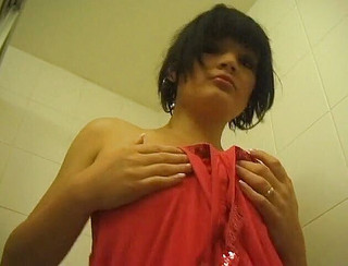 Flash Model Amateurs: Focení v koupelně se sexy brunetkou