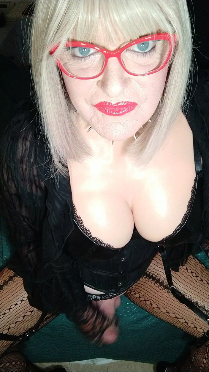 Emma Browne: Il travestito della camera da letto sborra
