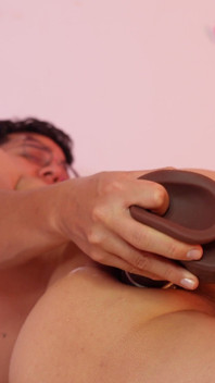 내 더러운 구멍을 큰 딜도로 따먹어