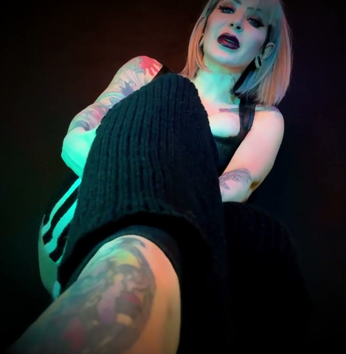 Baal Eldritch: Halloween foot gag výzva, verze se šťastným koncem - POV, foot fetiš,...