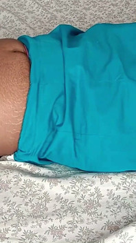Hemmafru knullad av massagerare del 2