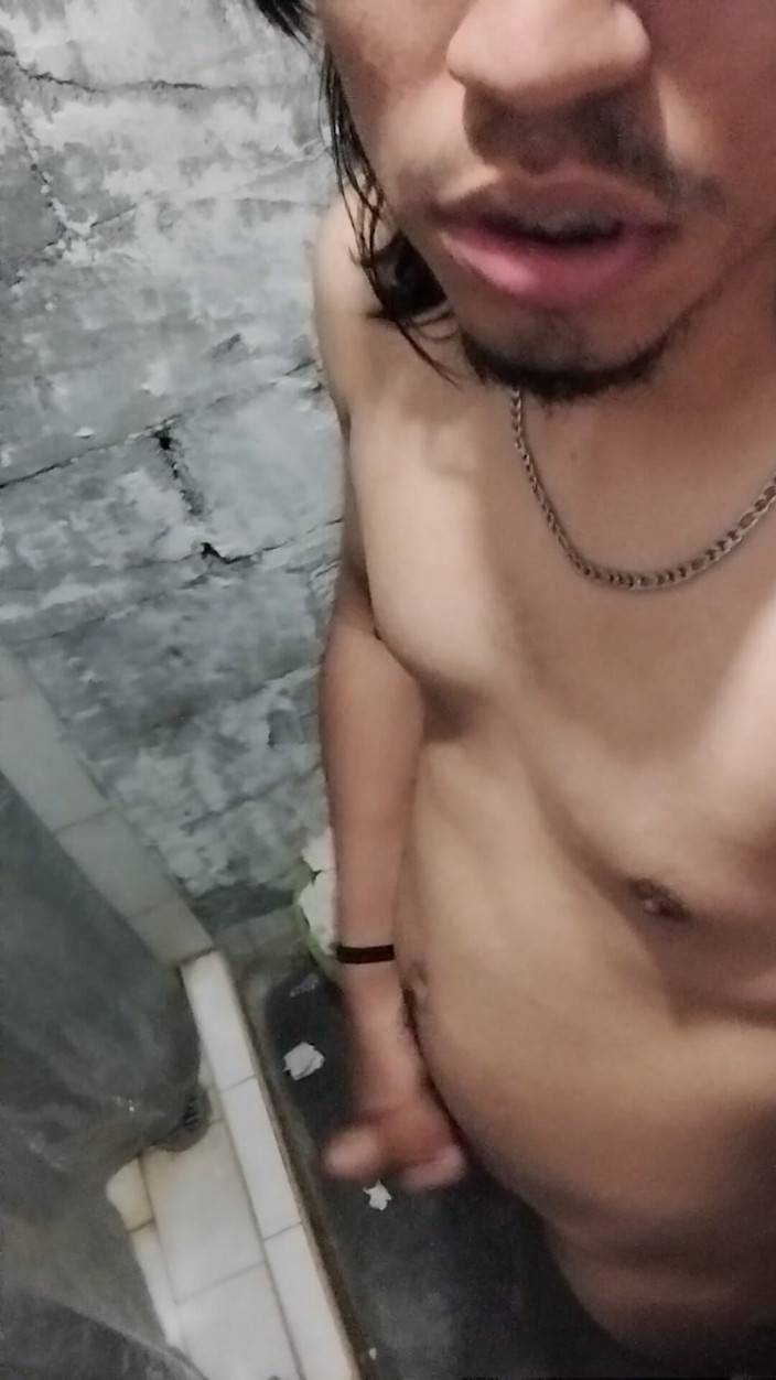 AlexAlejandro13: Uma Fantasia de Estar Nua no Banheiro