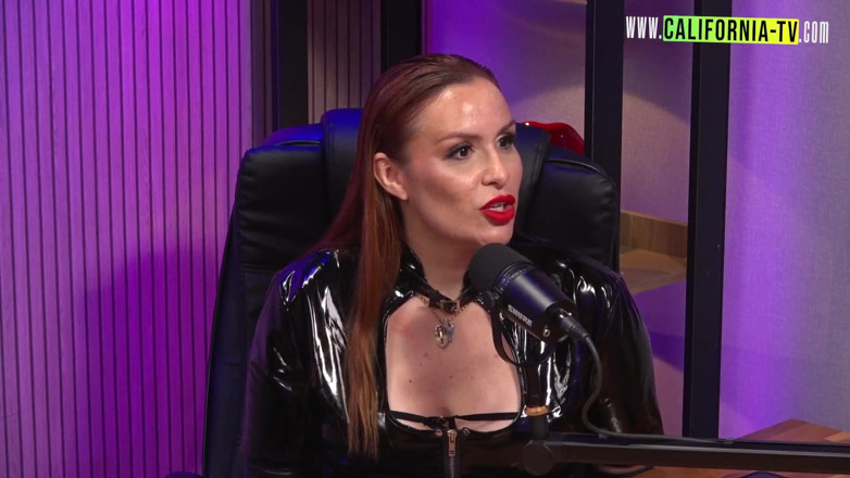 California TV: Maisa Pravo, Dominatrice Rousse Sexy, Et La Culture BDSM