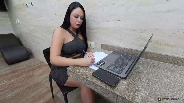 FetishKing: Fetiche por pés - uma oferta de emprego com pés quentes!
