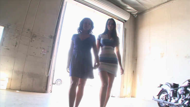 LesbianFantasies: Focení se proměnilo v mega šukání
