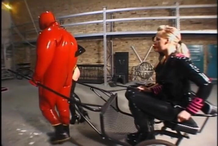 Absolute BDSM films - The original: ครอบครองดิลโด้เจาะหีเจาะรูในชุดยาง