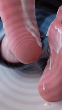 私の足のたばこを舐める